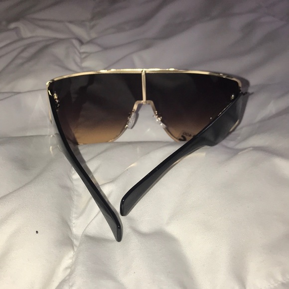 ♥️ Oversized Metal Rim Sunglasses - Picture 4 of 4